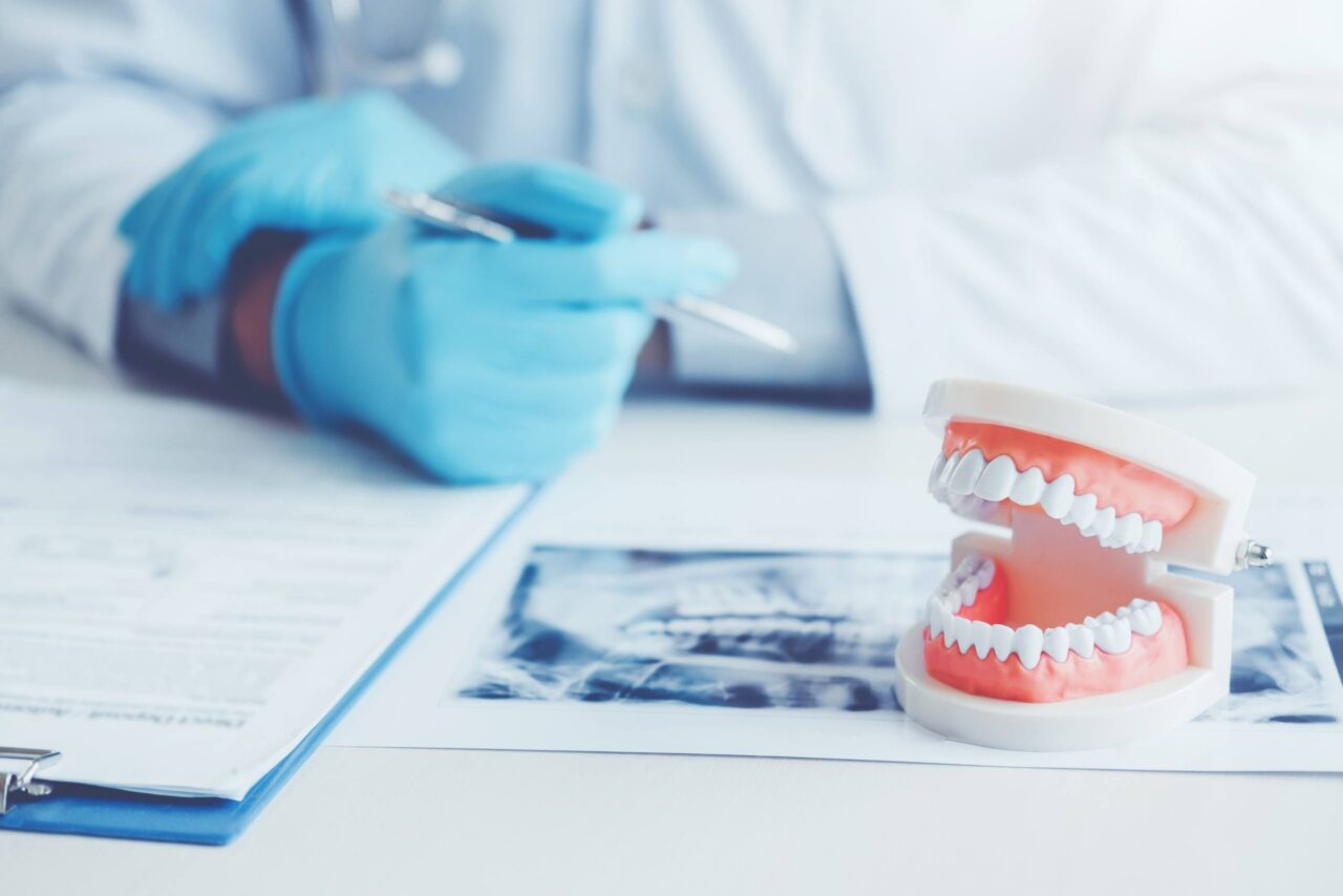 https://dralexandruiliescu.ro/wp-content/uploads/2024/06/endodontie-1280x854.jpeg