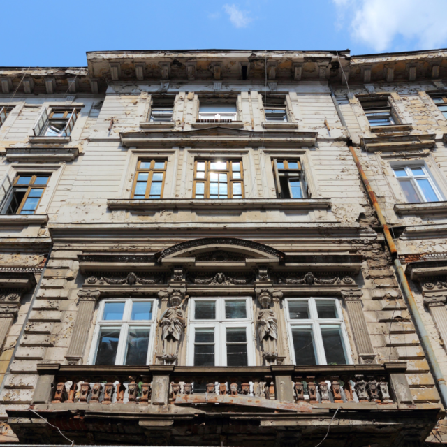 https://dralexandruiliescu.ro/wp-content/uploads/2024/06/unde-sa-stai-in-bucuresti-640x640.png